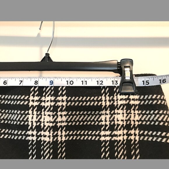 Talbots - Classic black & white plaid wool 21 inch pencil skirt, size 10p - Picture 5 of 8